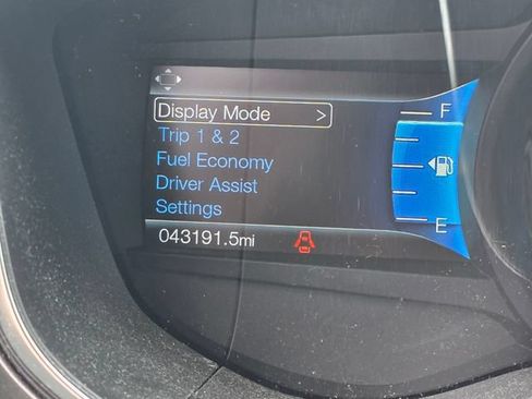 Used 2017 Ford Fusion SE w/ Equipment Group 201A FWD image 9