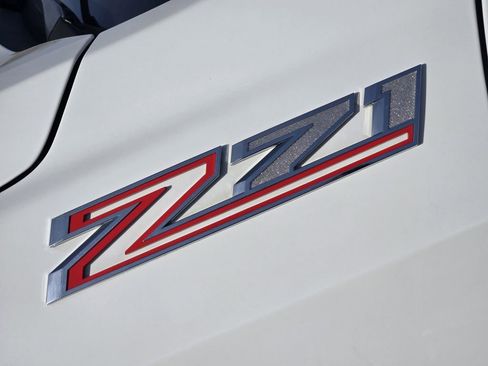 Used 2021 Chevrolet Tahoe Z71 w/ Z71 Signature Package AWD/4WD image 9