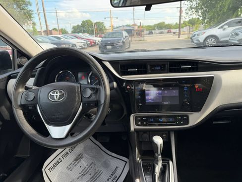 Used 2018 Toyota Corolla LE FWD image 15