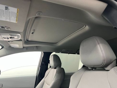 Used 2026 Toyota Sienna XLE FWD image 11