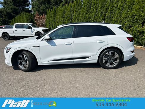 Used 2021 Audi e-tron Premium w/ Convenience Plus Package AWD/4WD image 4