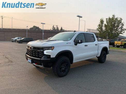Used 2025 Chevrolet Silverado 1500 ZR2 w/ Technology Package AWD/4WD image 3