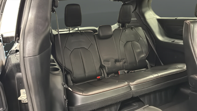 Used 2020 Chrysler Pacifica Limited FWD image 26