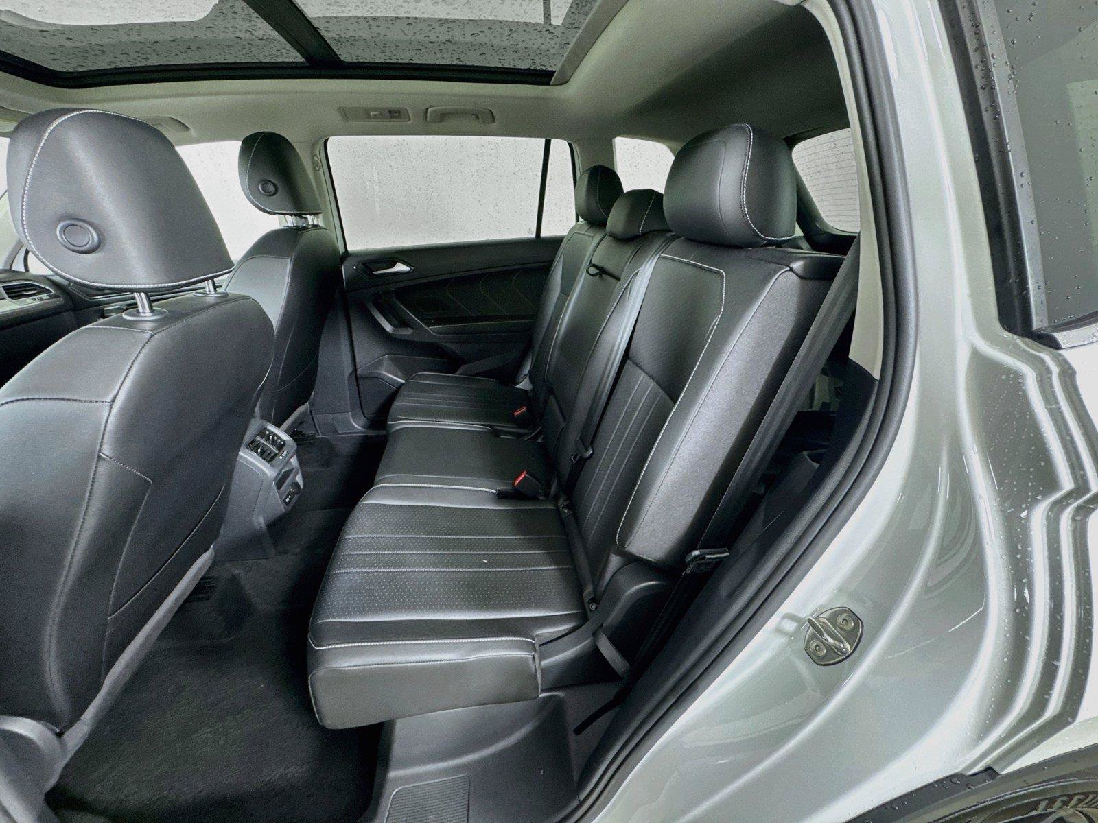 Used 2023 Volkswagen Tiguan SE w/ Panoramic Sunroof Package FWD image 24