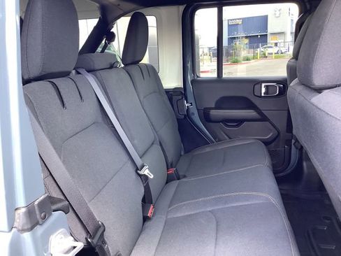 Used 2025 Jeep Wrangler Unlimited Sahara AWD/4WD image 37