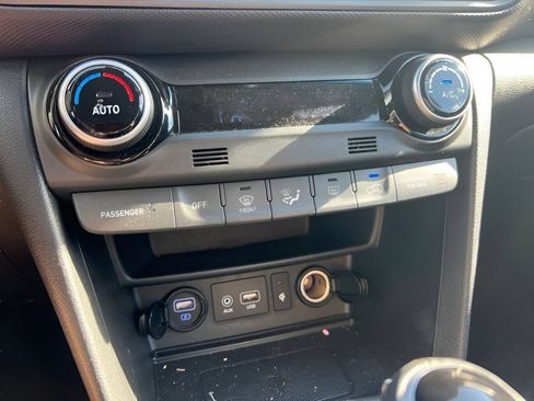 Used 2021 Hyundai Kona Limited AWD/4WD image 28