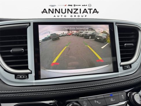 New 2026 Chrysler Pacifica Select image 23