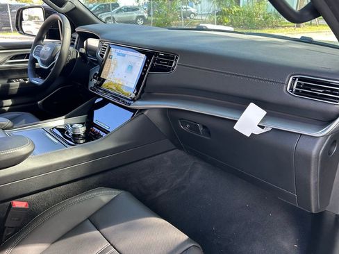 New 2026 Jeep Grand Wagoneer L image 32