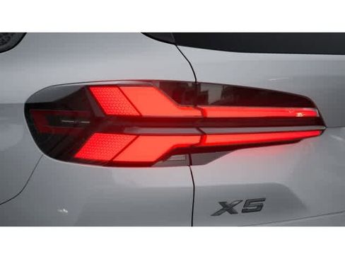 New 2026 BMW X5 sDrive40i image 8