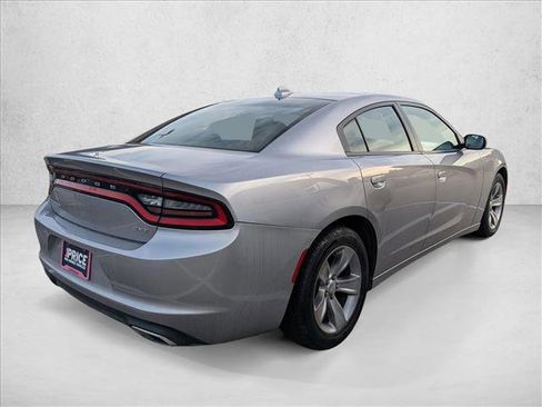 Used 2016 Dodge Charger SXT image 4