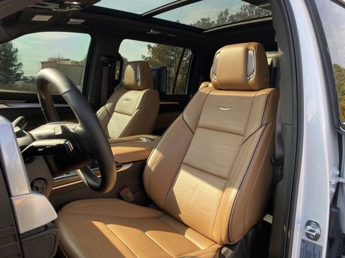 Used 2025 Cadillac Escalade ESV Premium Luxury w/ Touring Package image 7