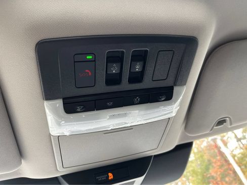Certified 2025 Nissan Pathfinder SV w/ SV Premium Package FWD image 46
