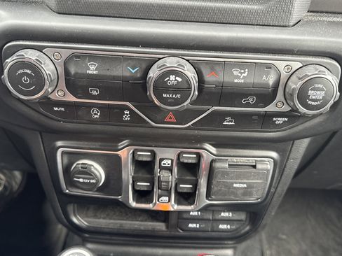 Used 2022 Jeep Gladiator Willys image 21