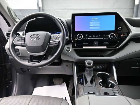 Used 2024 Toyota Highlander Platinum AWD/4WD image 15