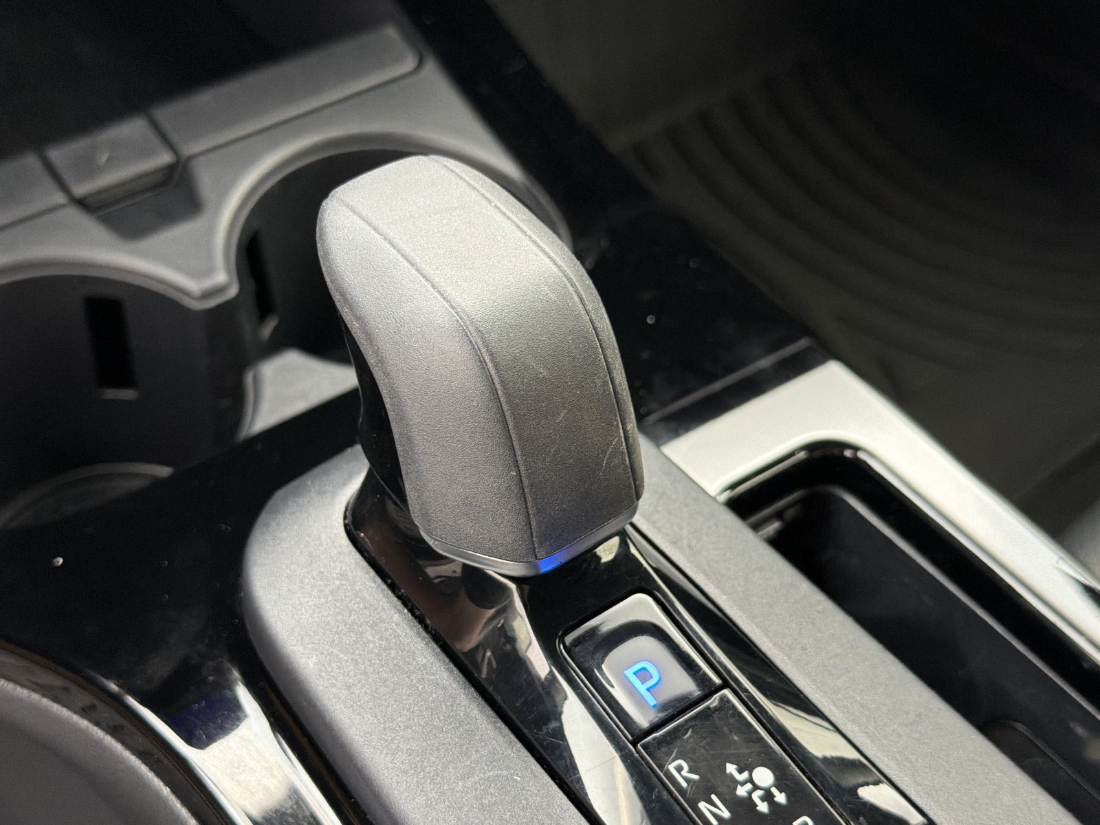 Certified 2025 Toyota Prius XLE FWD image 32
