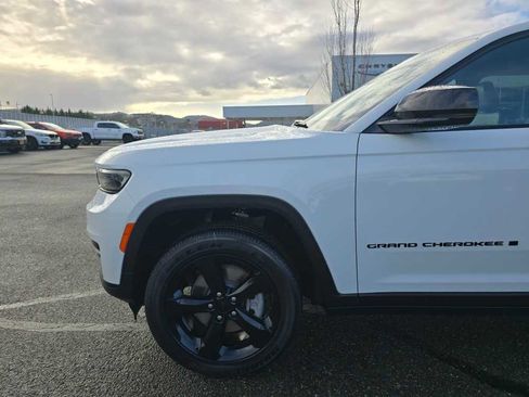 New 2025 Jeep Grand Cherokee L Altitude image 19