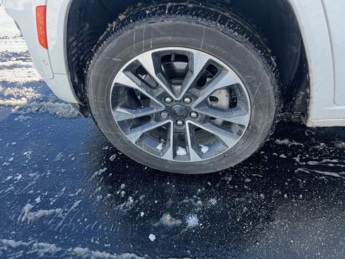 Used 2021 Jeep Grand Cherokee L Overland image 2