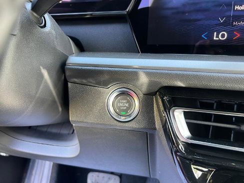 New 2025 Chevrolet Traverse LT image 19