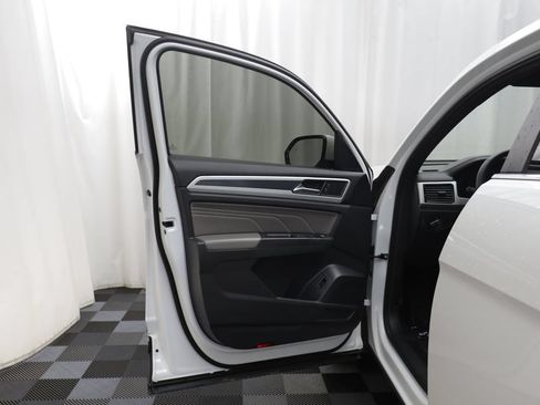 Certified 2023 Volkswagen Atlas Cross Sport SEL AWD/4WD image 4