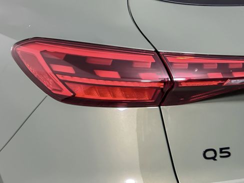 Used 2025 Audi Q5 Premium w/ 19" Wheel Package image 27