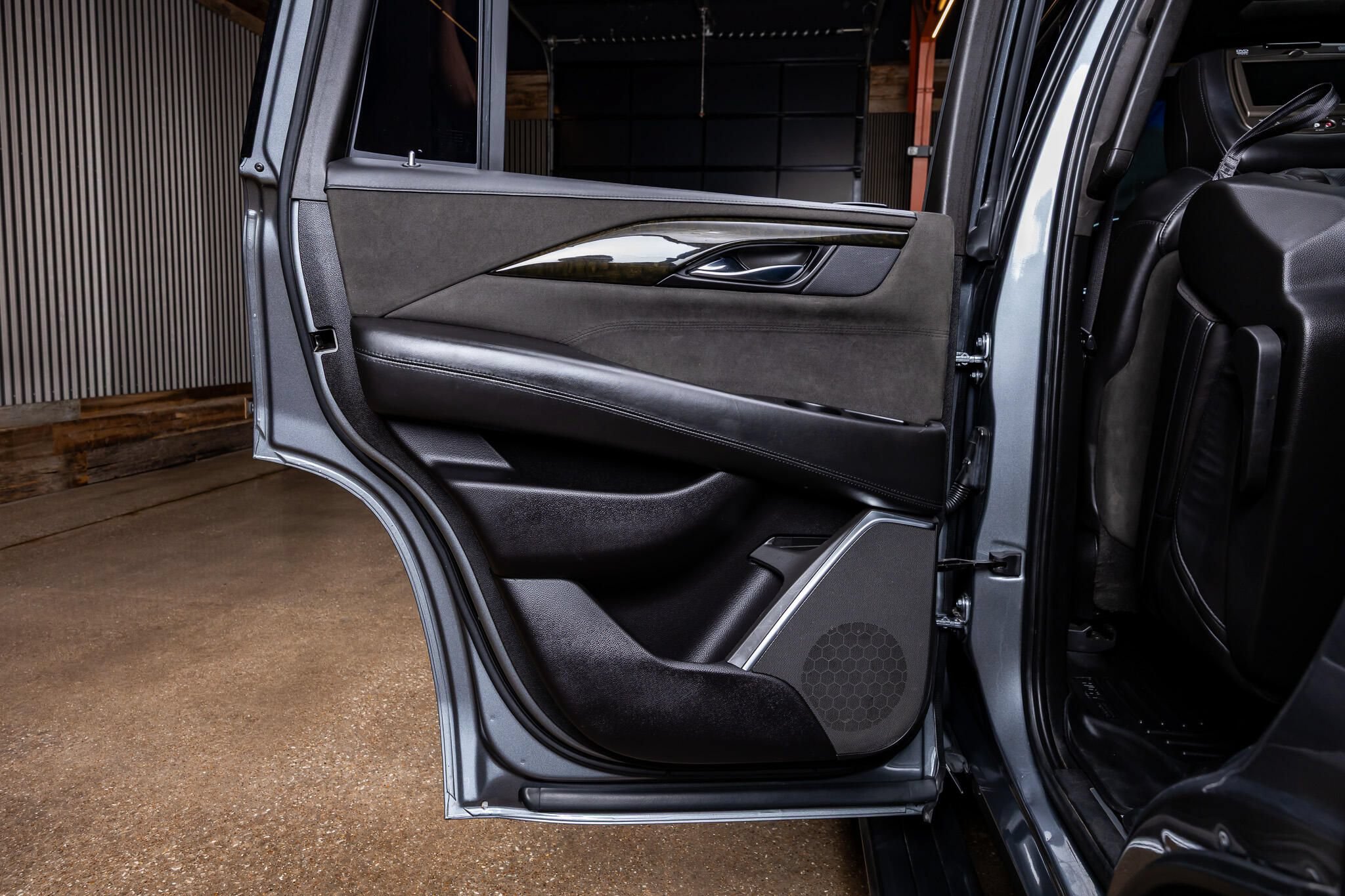 Used 2019 Cadillac Escalade Platinum AWD/4WD image 38