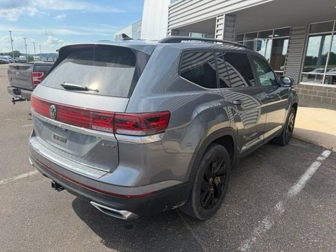 Used 2024 Volkswagen Atlas SE AWD/4WD image 3