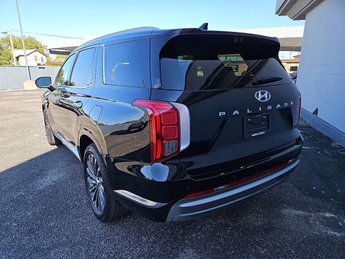 Used 2024 Hyundai Palisade Calligraphy image 3