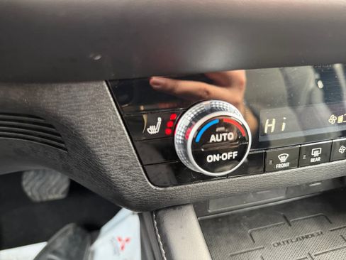 Used 2024 Mitsubishi Outlander SE image 23