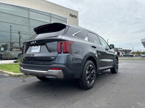 Used 2024 Kia Sorento S AWD/4WD image 4