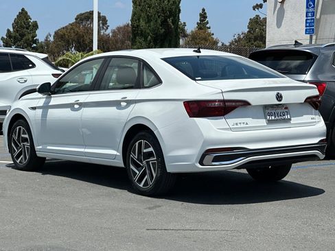Used 2024 Volkswagen Jetta SEL FWD image 6