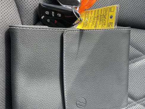 Used 2024 Volkswagen Atlas Cross Sport SE FWD image 21