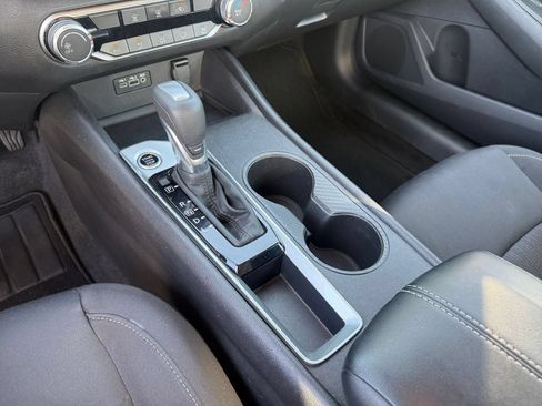 Used 2025 Nissan Altima 2.5 SV FWD image 41