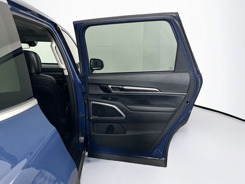 Used 2025 Kia Telluride S FWD image 33