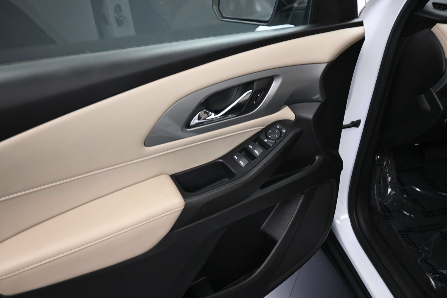 Used 2022 Chevrolet Traverse LS FWD image 13