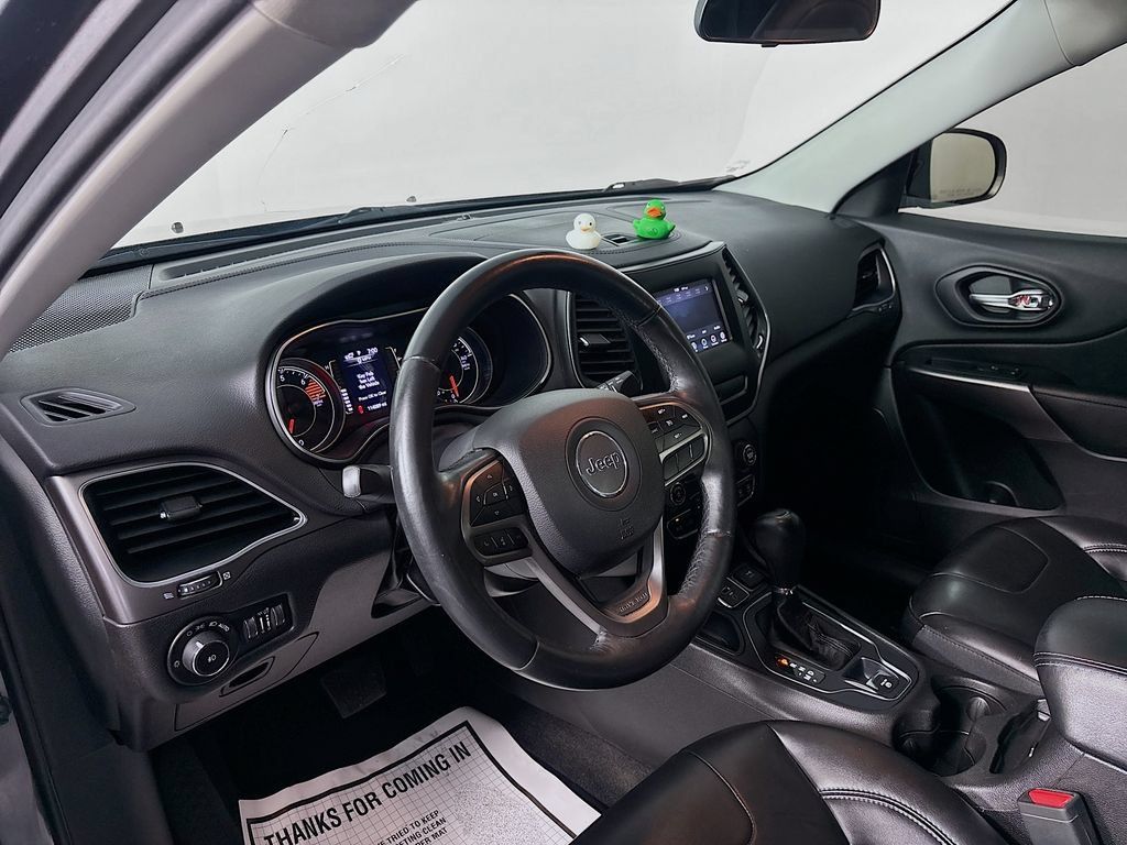Used 2019 Jeep Cherokee Latitude Plus FWD image 9