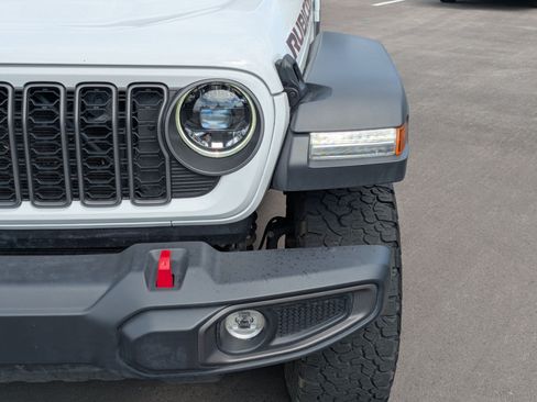Used 2025 Jeep Wrangler Unlimited Rubicon AWD/4WD image 13