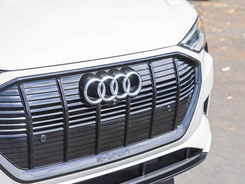 Used 2021 Audi e-tron Premium w/ Convenience Plus Package AWD/4WD image 5