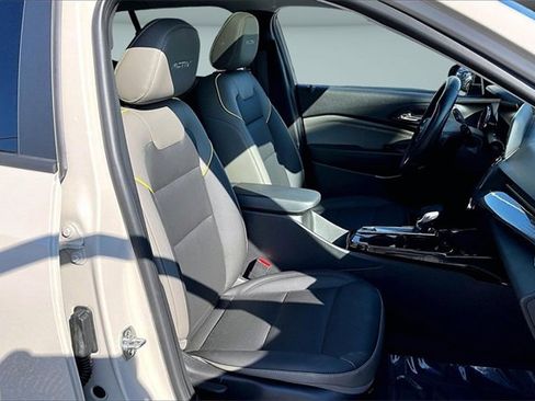 Used 2026 Chevrolet Trax ACTIV w/ Sunroof Package image 29