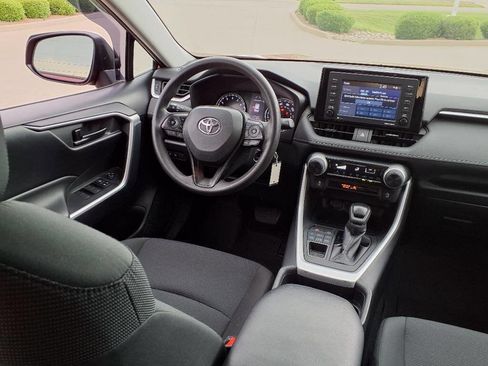 Used 2021 Toyota RAV4 LE image 12