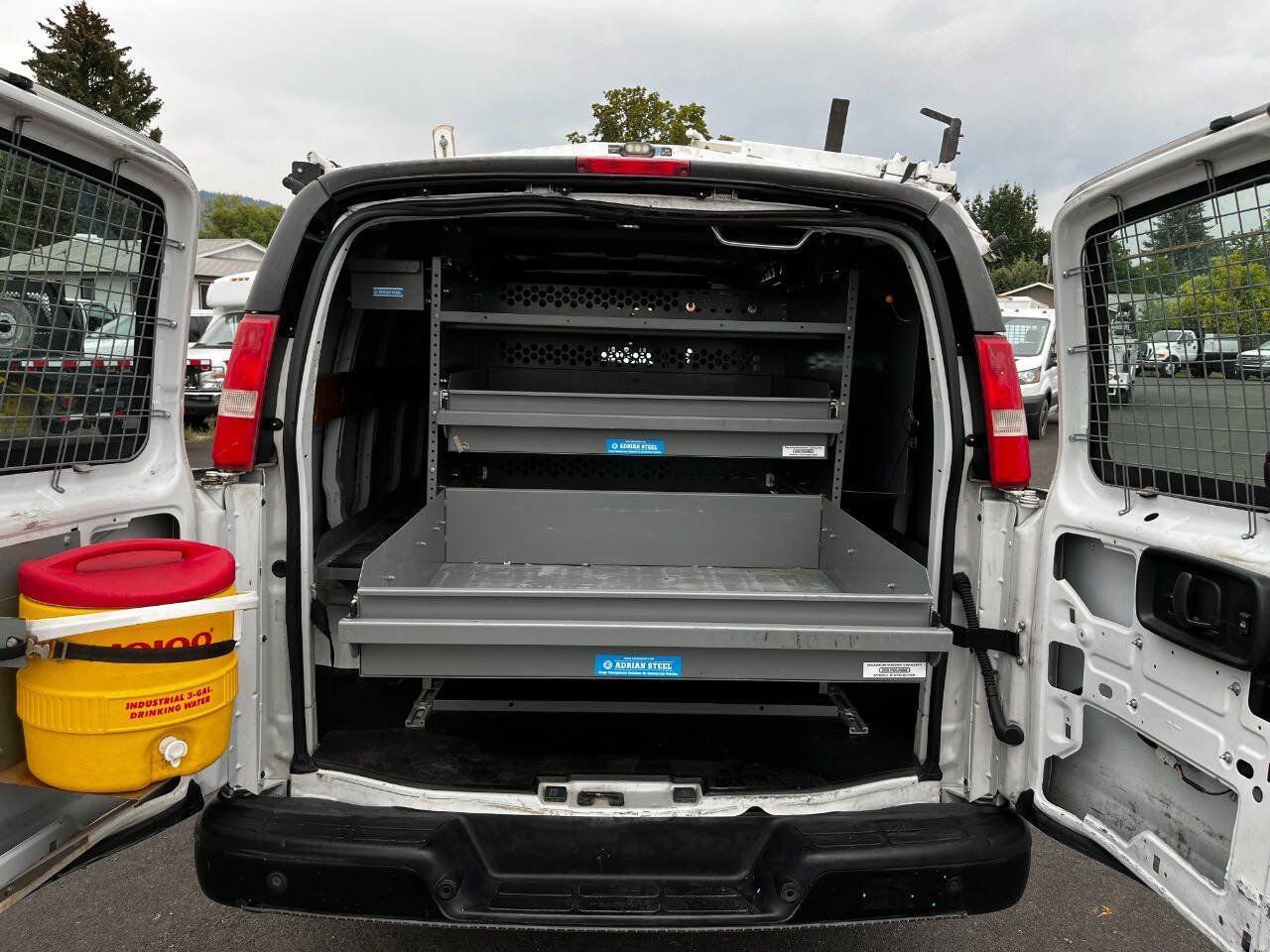Used 2017 Chevrolet Express 2500 RWD image 15
