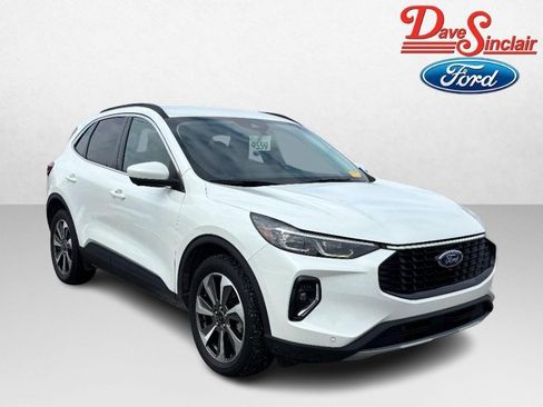 Used 2023 Ford Escape Platinum image 4