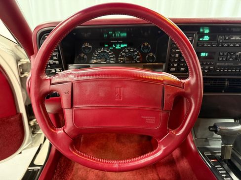 Used 1990 Oldsmobile Toronado Trofeo image 13