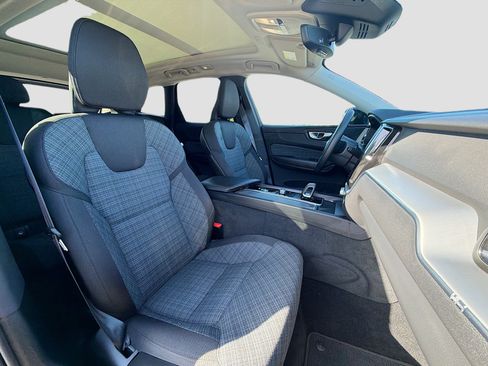 Used 2022 Volvo XC60 B5 Momentum image 15