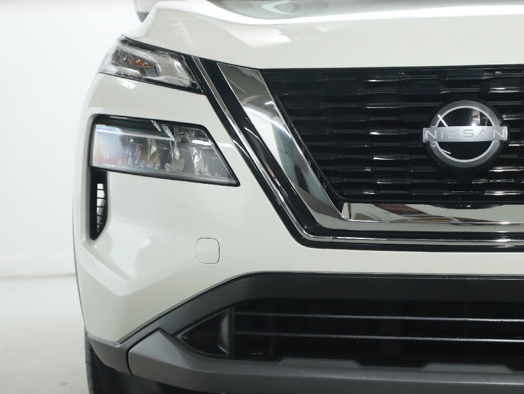 Used 2023 Nissan Rogue SV AWD/4WD image 8