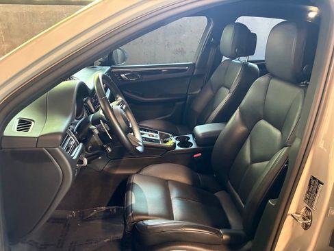 Certified 2023 Porsche Macan S AWD/4WD image 5