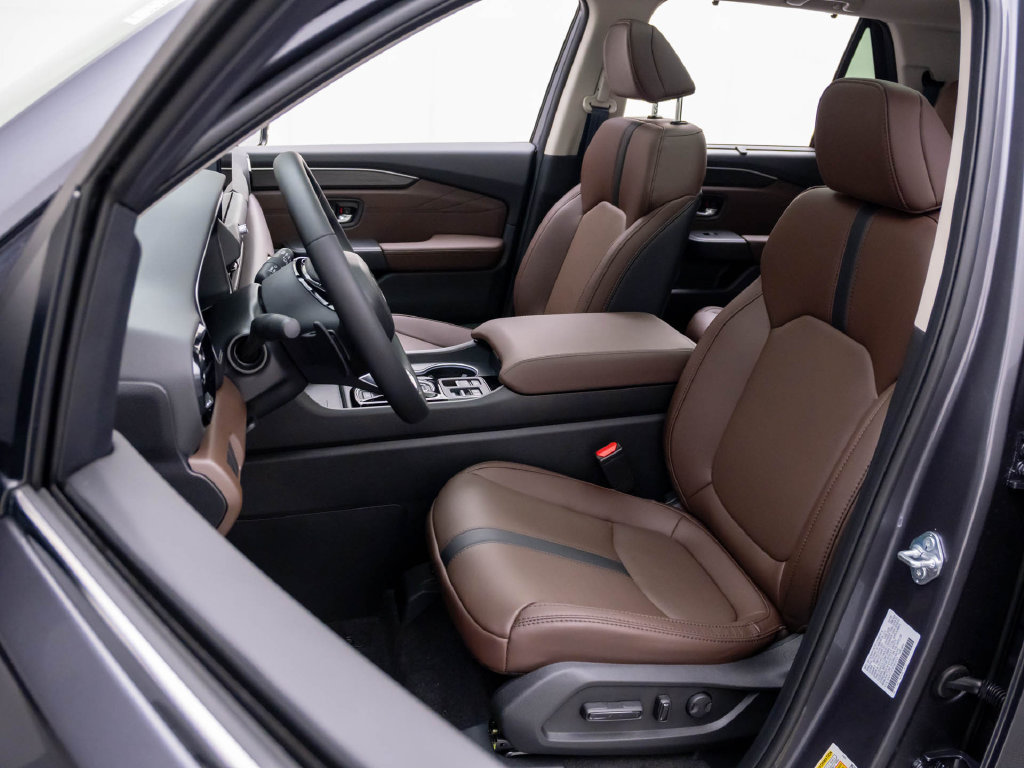 Certified 2026 Honda Pilot Touring image 17