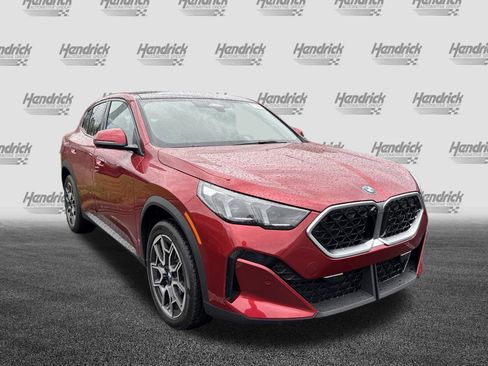 Used 2025 BMW X2 xDrive28i AWD/4WD image 5