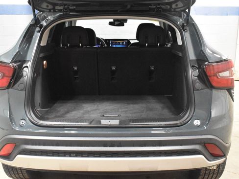 Used 2025 Chevrolet Trax LT FWD image 25