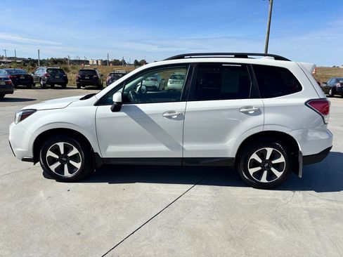 Used 2017 Subaru Forester 2.5i Premium w/ All-Weather Package image 7