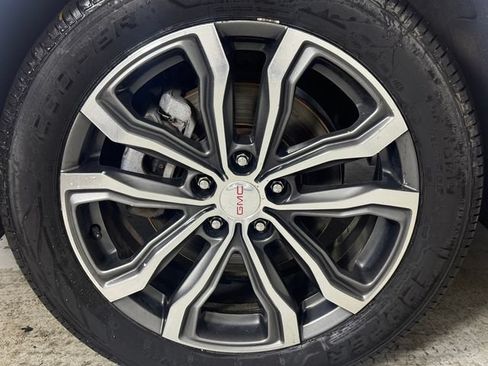 Used 2018 GMC Terrain Denali w/ Comfort Package AWD/4WD image 11